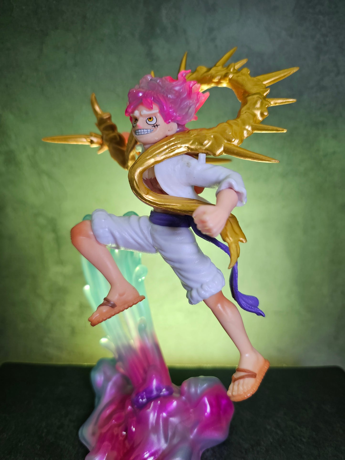Monkey D. Luffy Gear 5 Golden Action Figure 24 Cm.