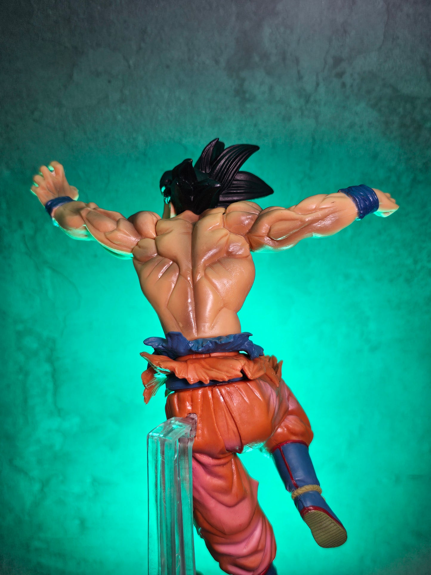 Son Goku Action Figure with Stand 22 CM
