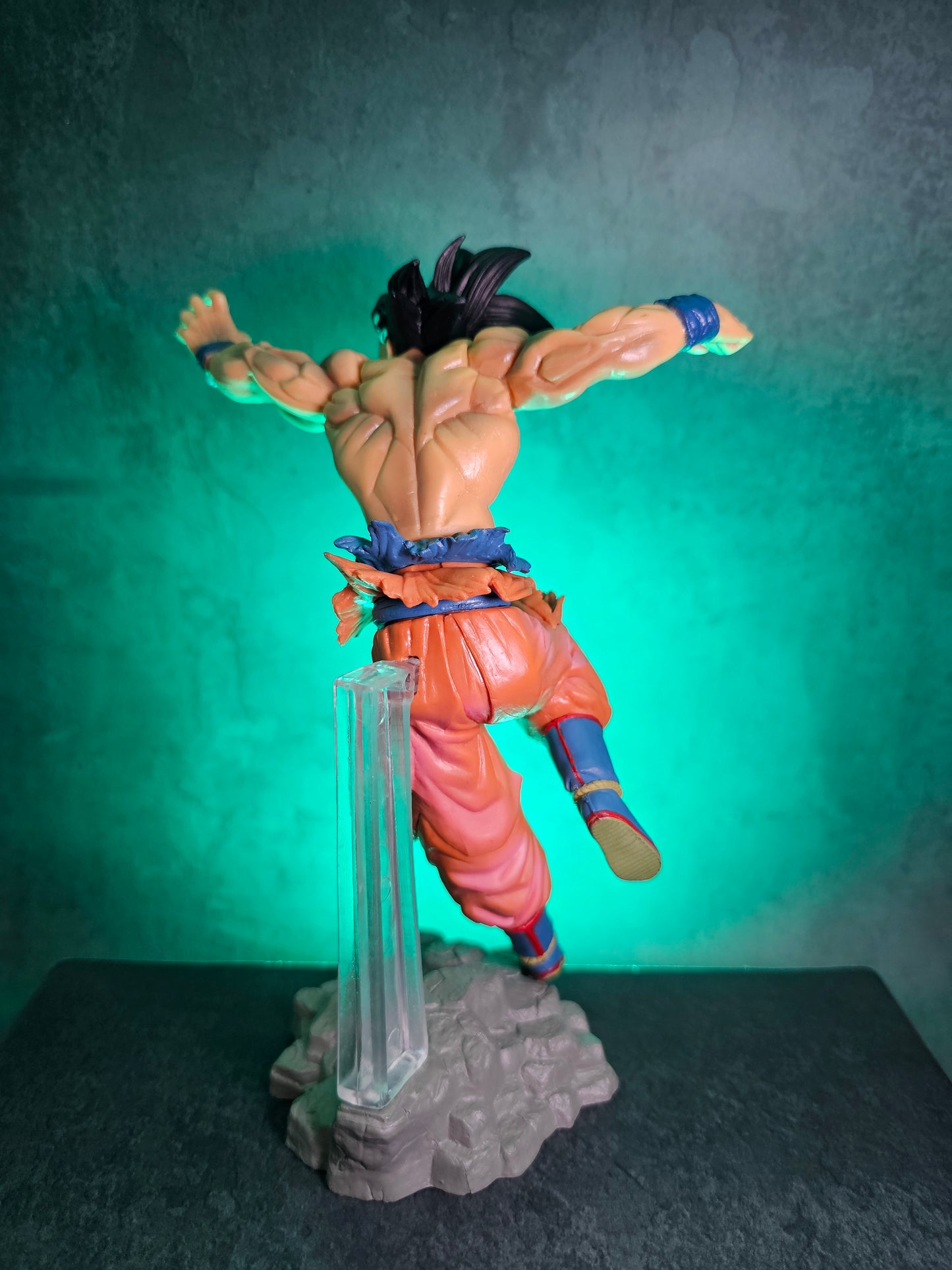 Son Goku Action Figure with Stand 22 CM