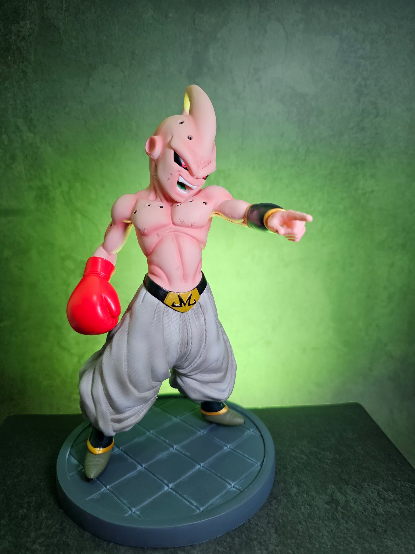 Majin Buu Boxing Action Figure with one Extra Hand 23 CM