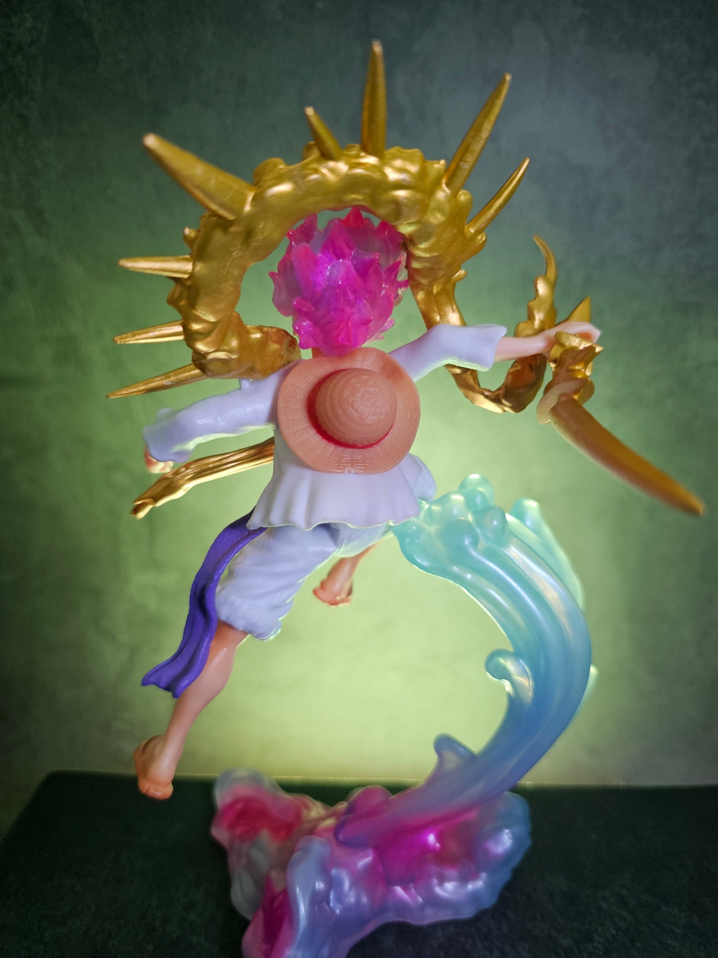 Monkey D. Luffy Gear 5 Golden Action Figure 24 Cm.