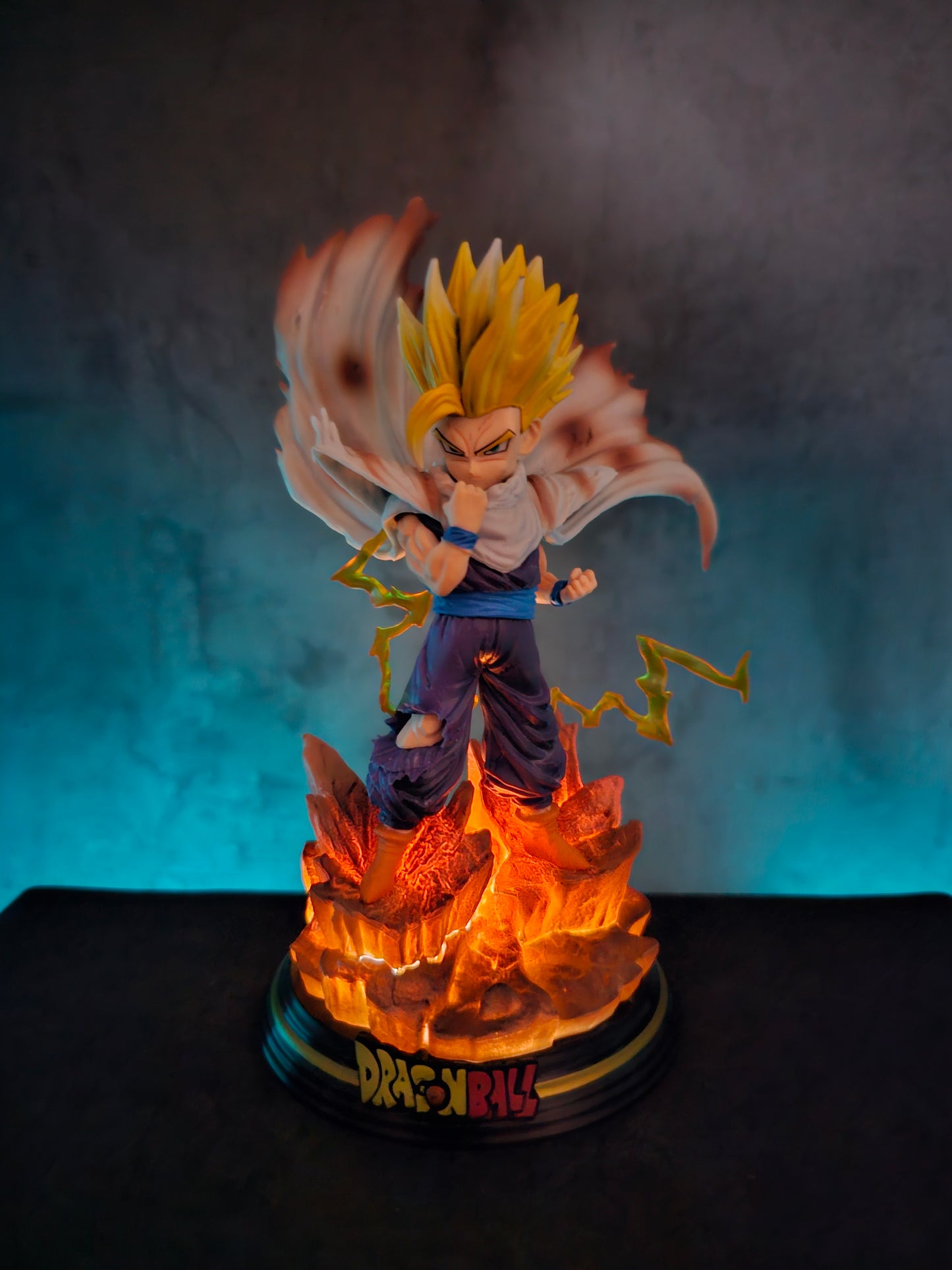 Super Saiyan Gohan Iconic Light Effect Figure 19 CM