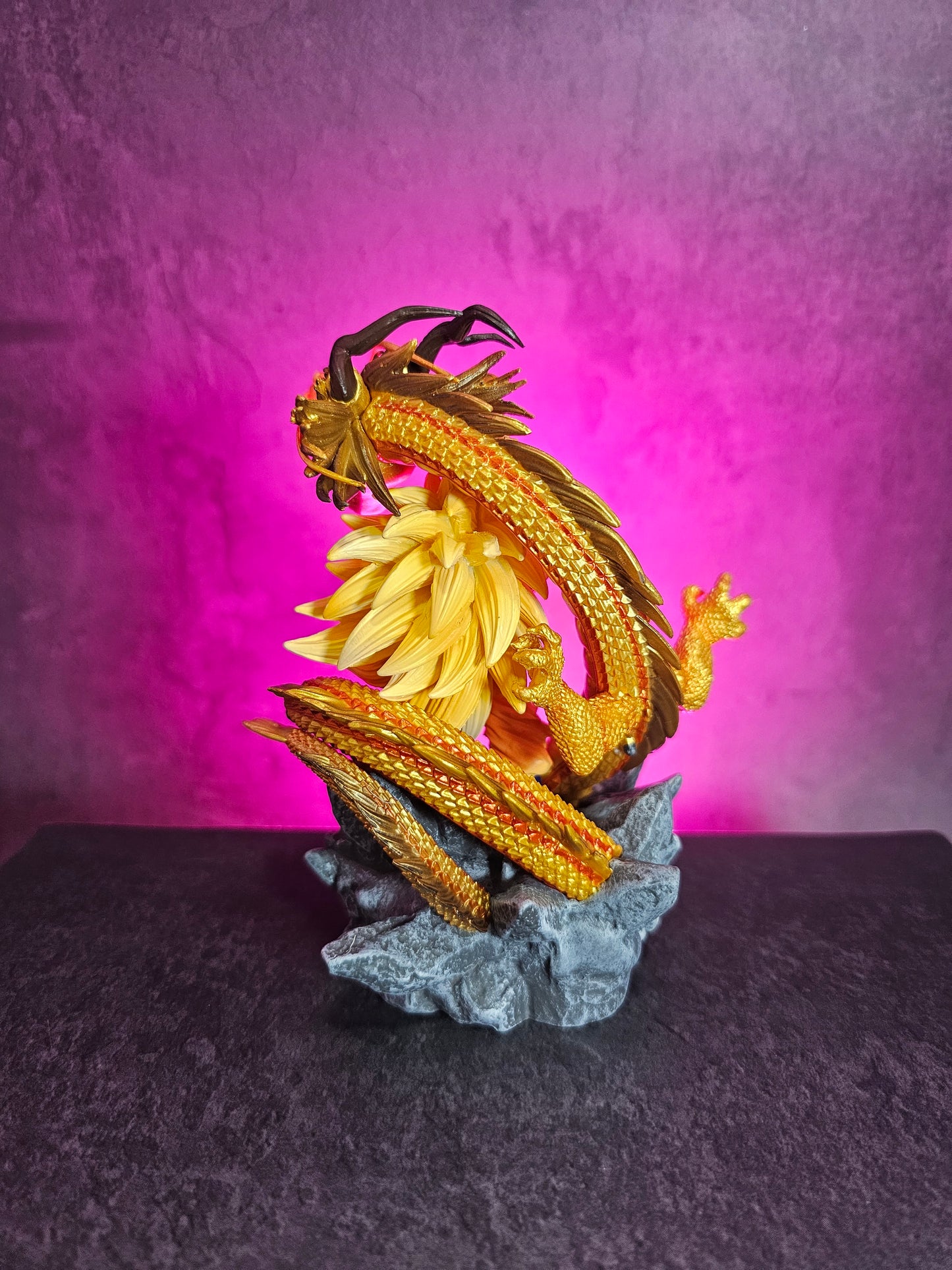 Son Goku with Golden Shenron 15CM.