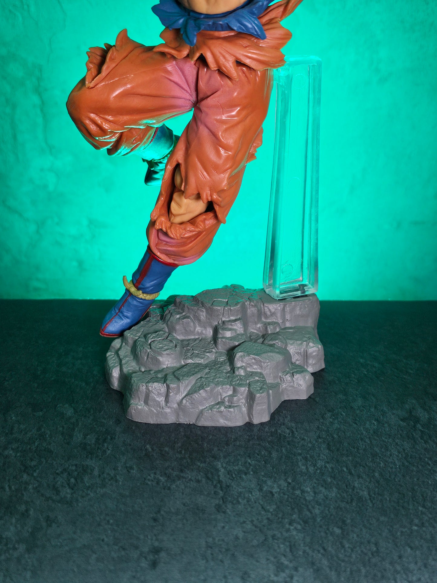Son Goku Action Figure with Stand 22 CM