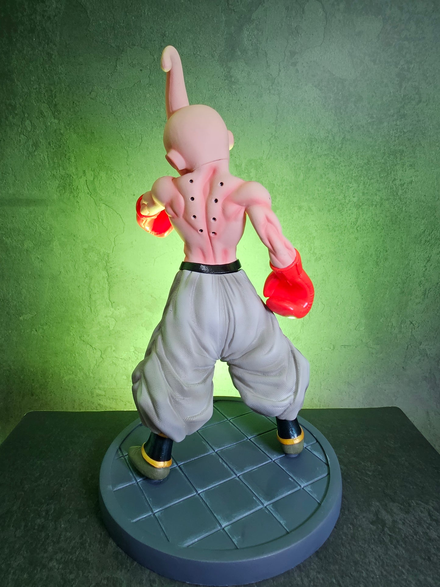 Majin Buu Boxing Action Figure with one Extra Hand 23 CM