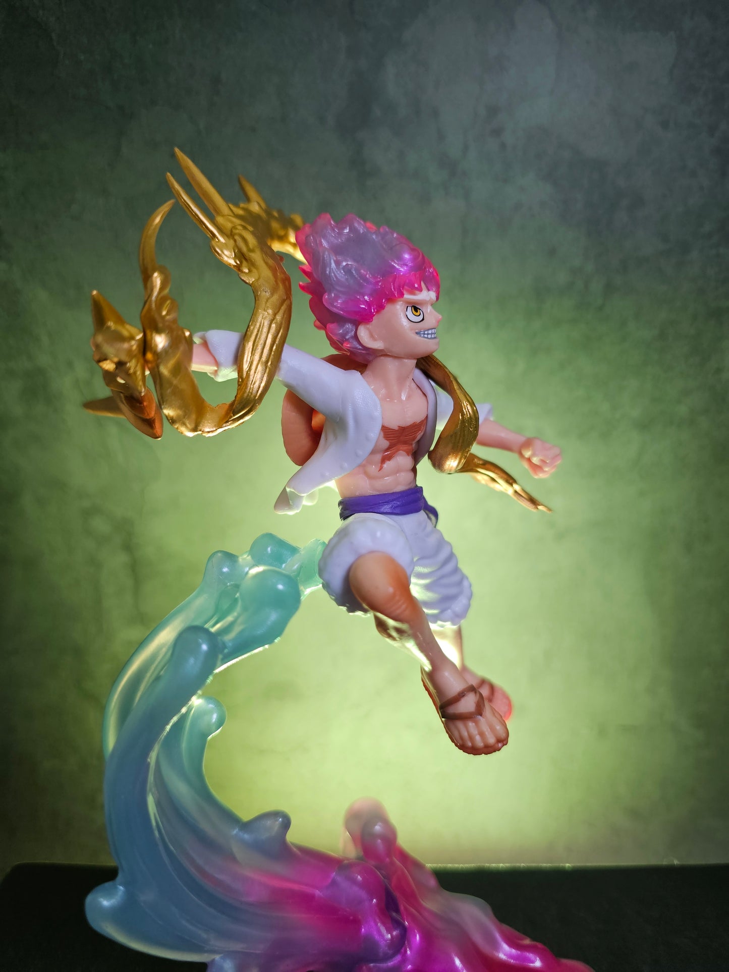 Monkey D. Luffy Gear 5 Golden Action Figure 24 Cm.