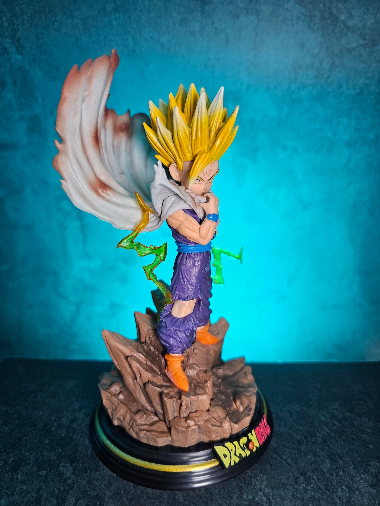 Super Saiyan Gohan Iconic Light Effect Figure 19 CM
