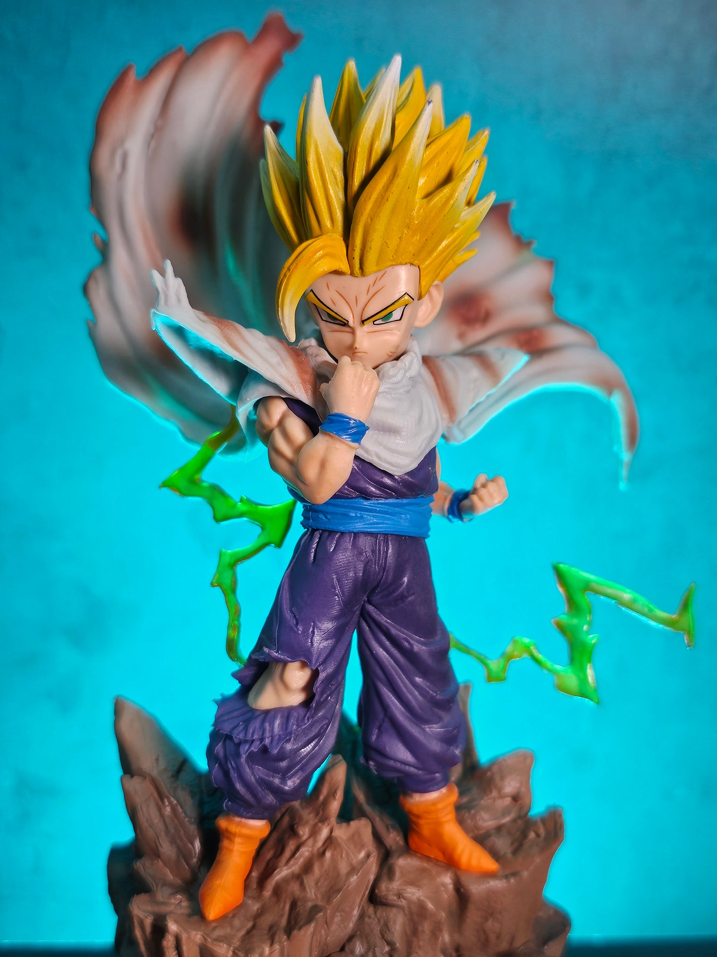 Super Saiyan Gohan Iconic Light Effect Figure 19 CM