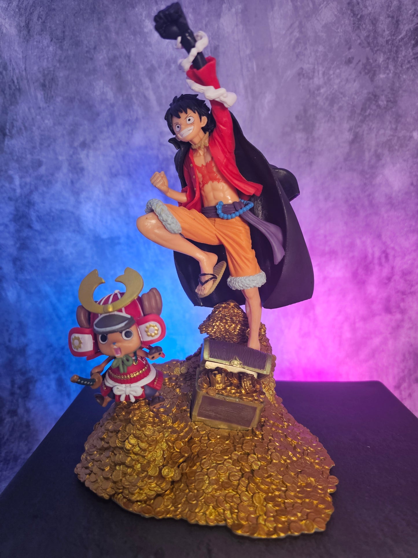 Luffy Standing on Gold Treasure 20CM