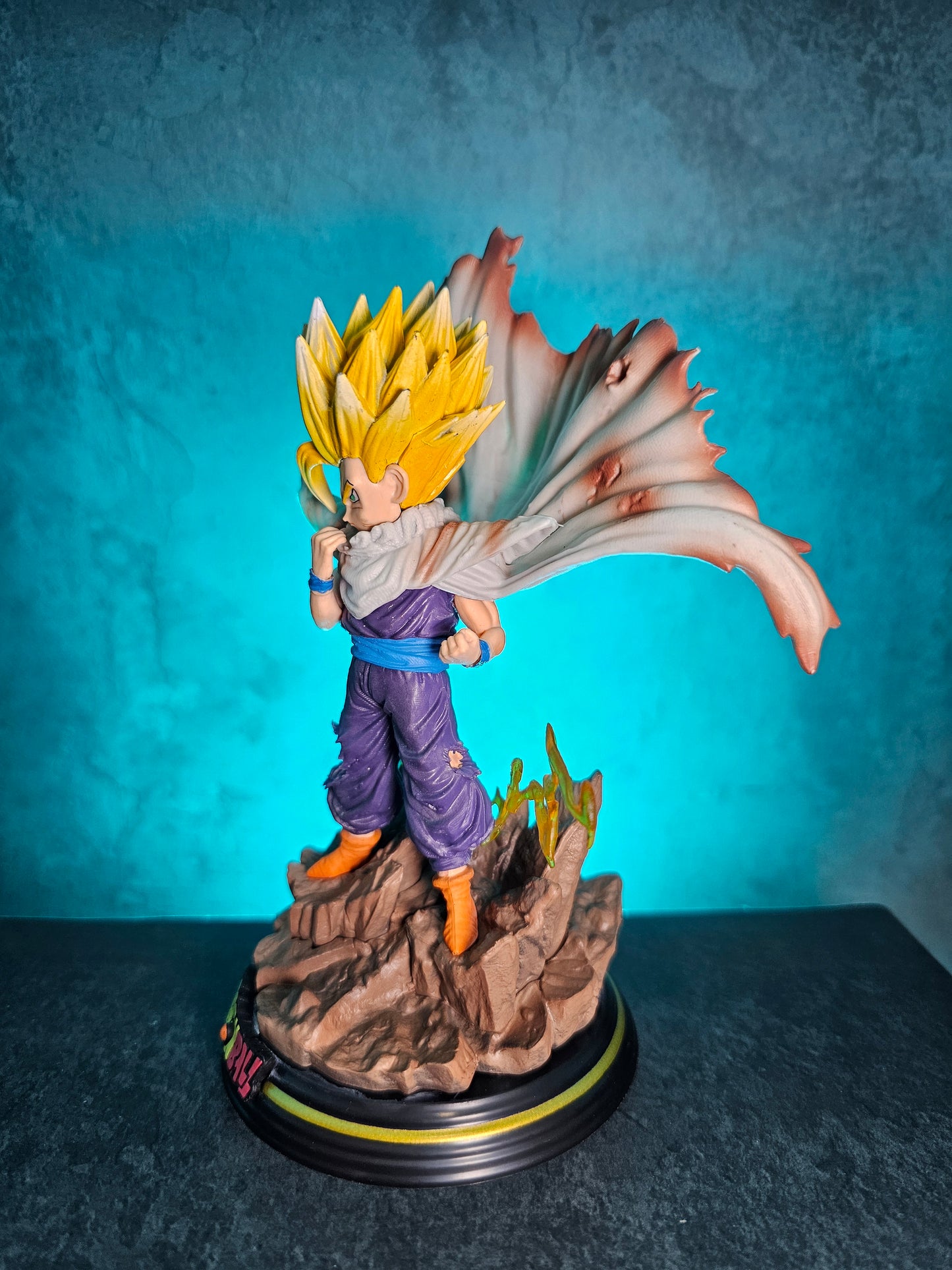 Super Saiyan Gohan Iconic Light Effect Figure 19 CM