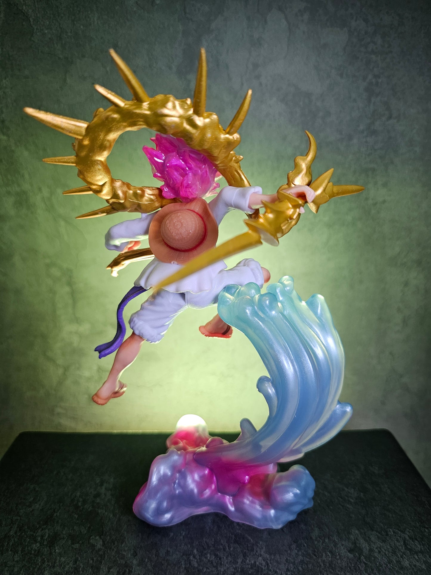 Monkey D. Luffy Gear 5 Golden Action Figure 24 Cm.