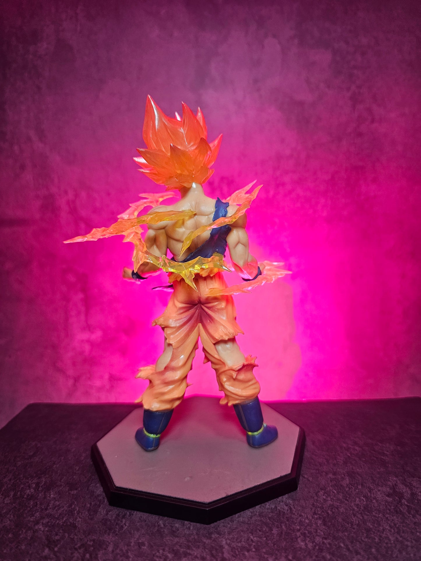 Super Saiyan Goku Power Up Action Figure 16 CM
