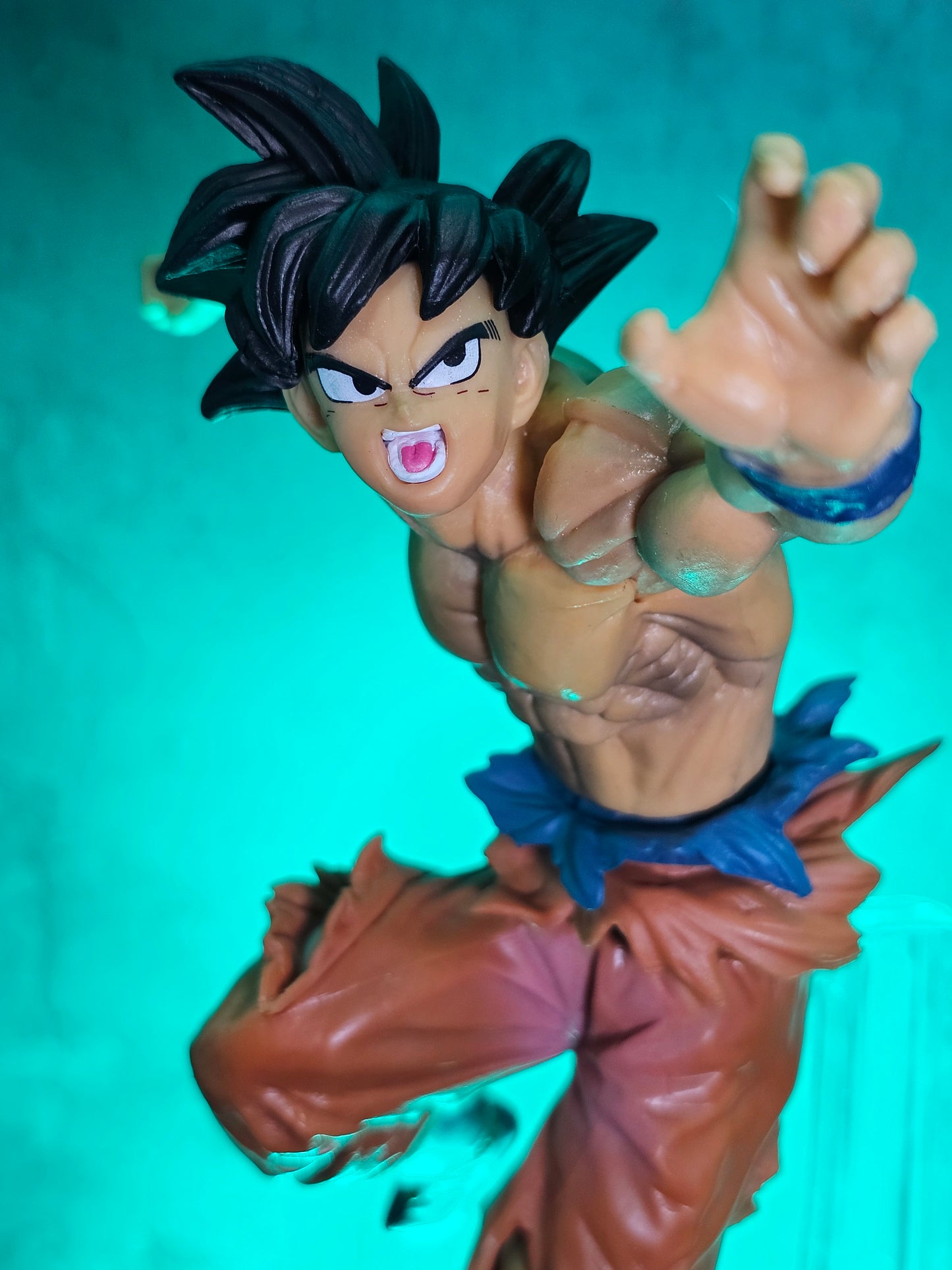 Son Goku Action Figure with Stand 22 CM