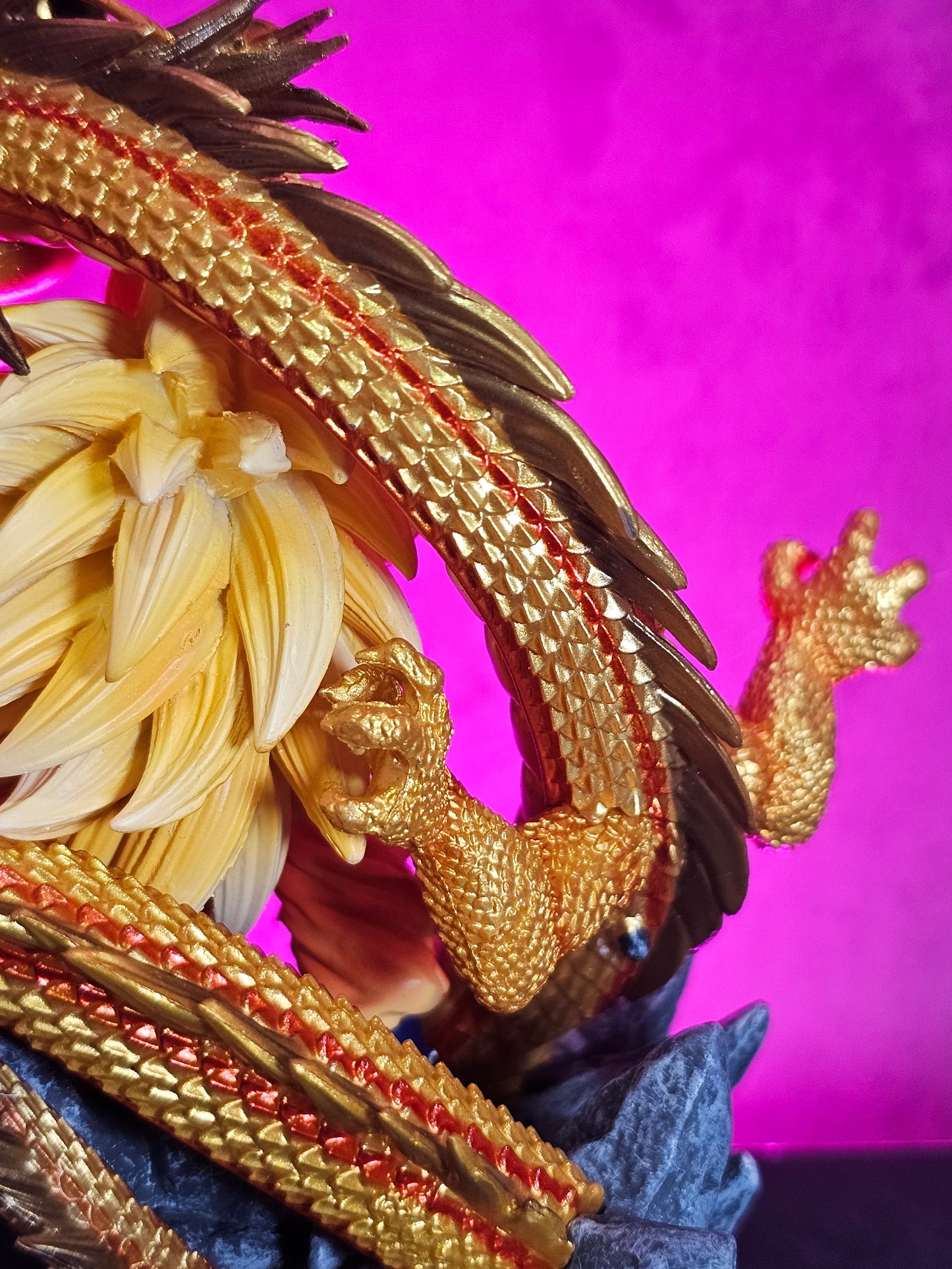 Son Goku with Golden Shenron 15CM.