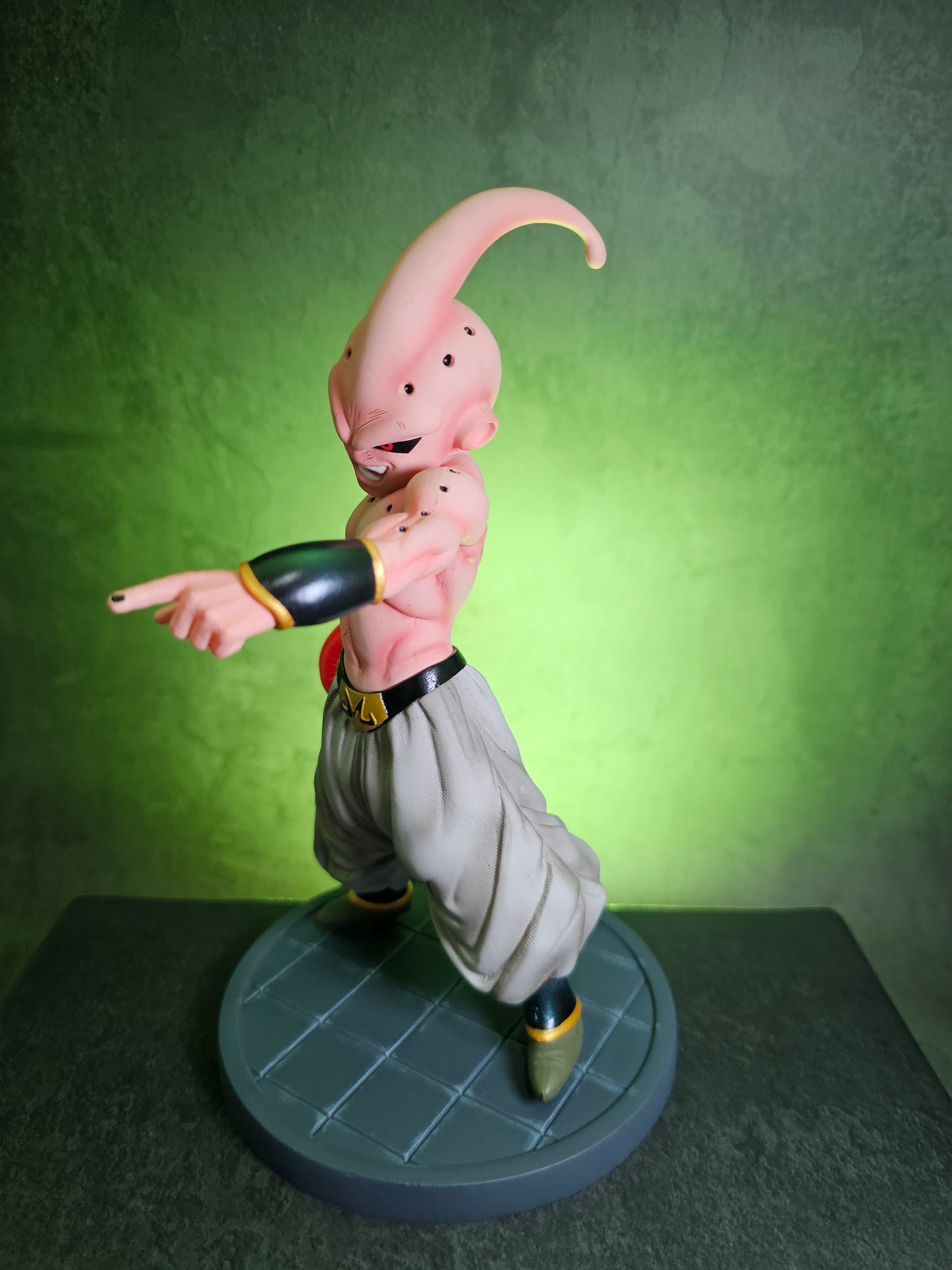 Majin Buu Boxing Action Figure with one Extra Hand 23 CM