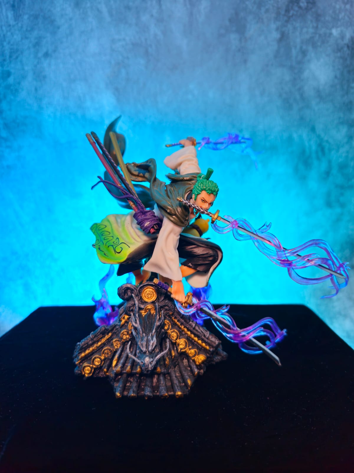 Roronoa Zoro Action Figure with 3 Sword 20CM.