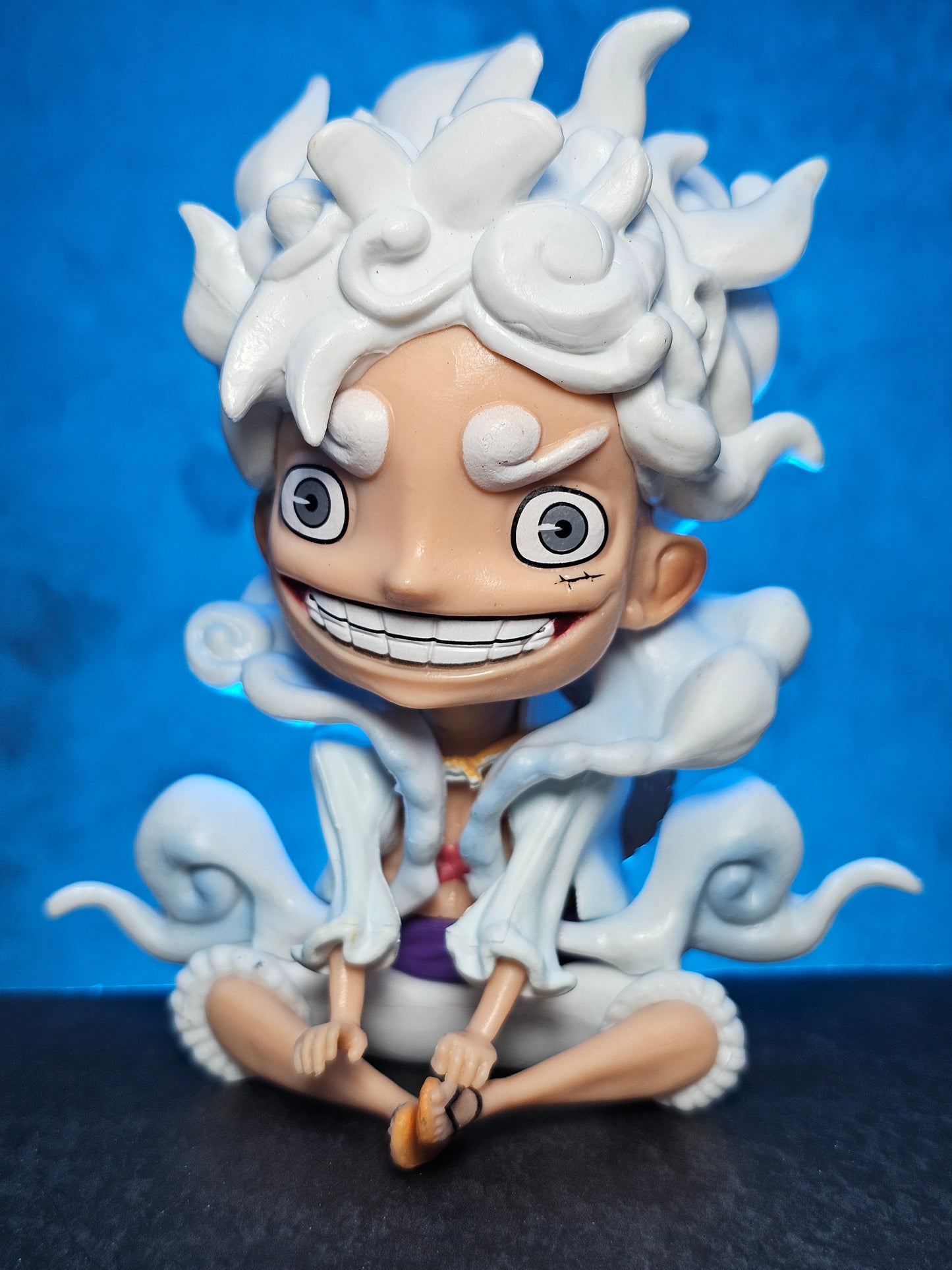 Monkey D. Luffy Gear 5 laughing Car Dashboard 10Cm.