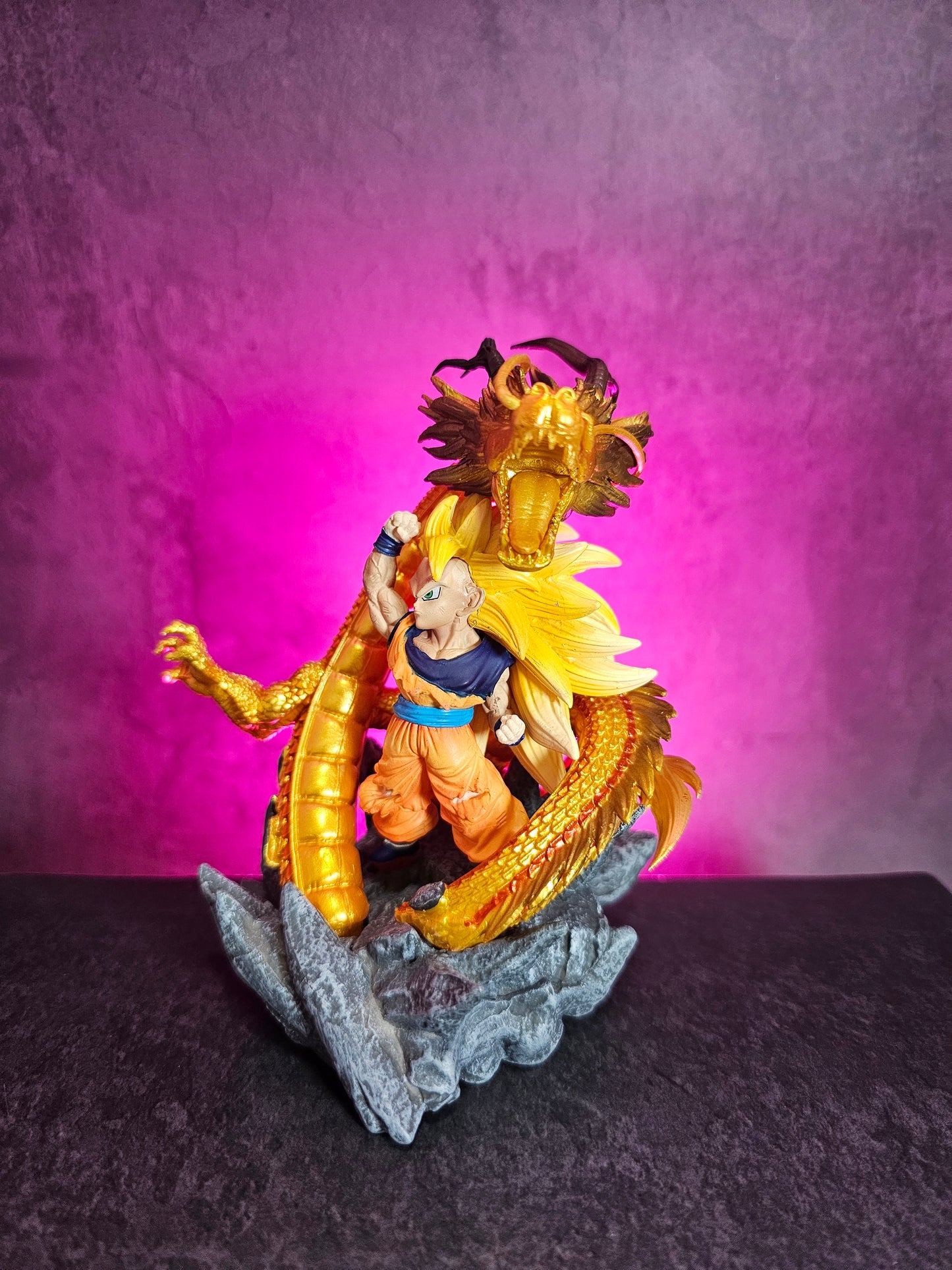 Son Goku with Golden Shenron 15CM.