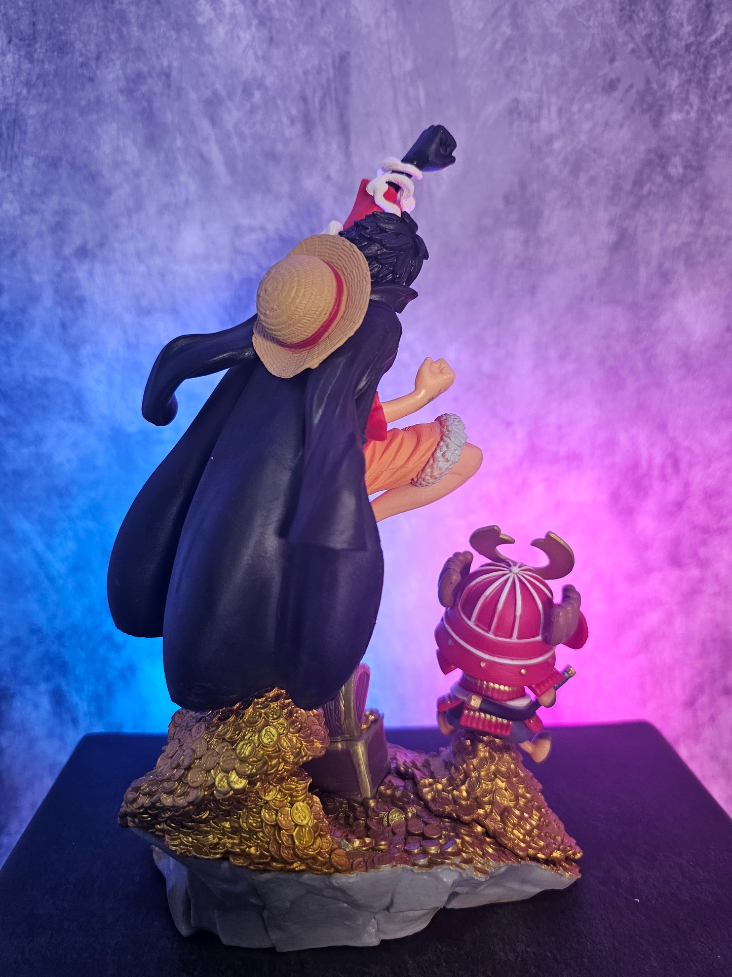 Luffy Standing on Gold Treasure 20CM
