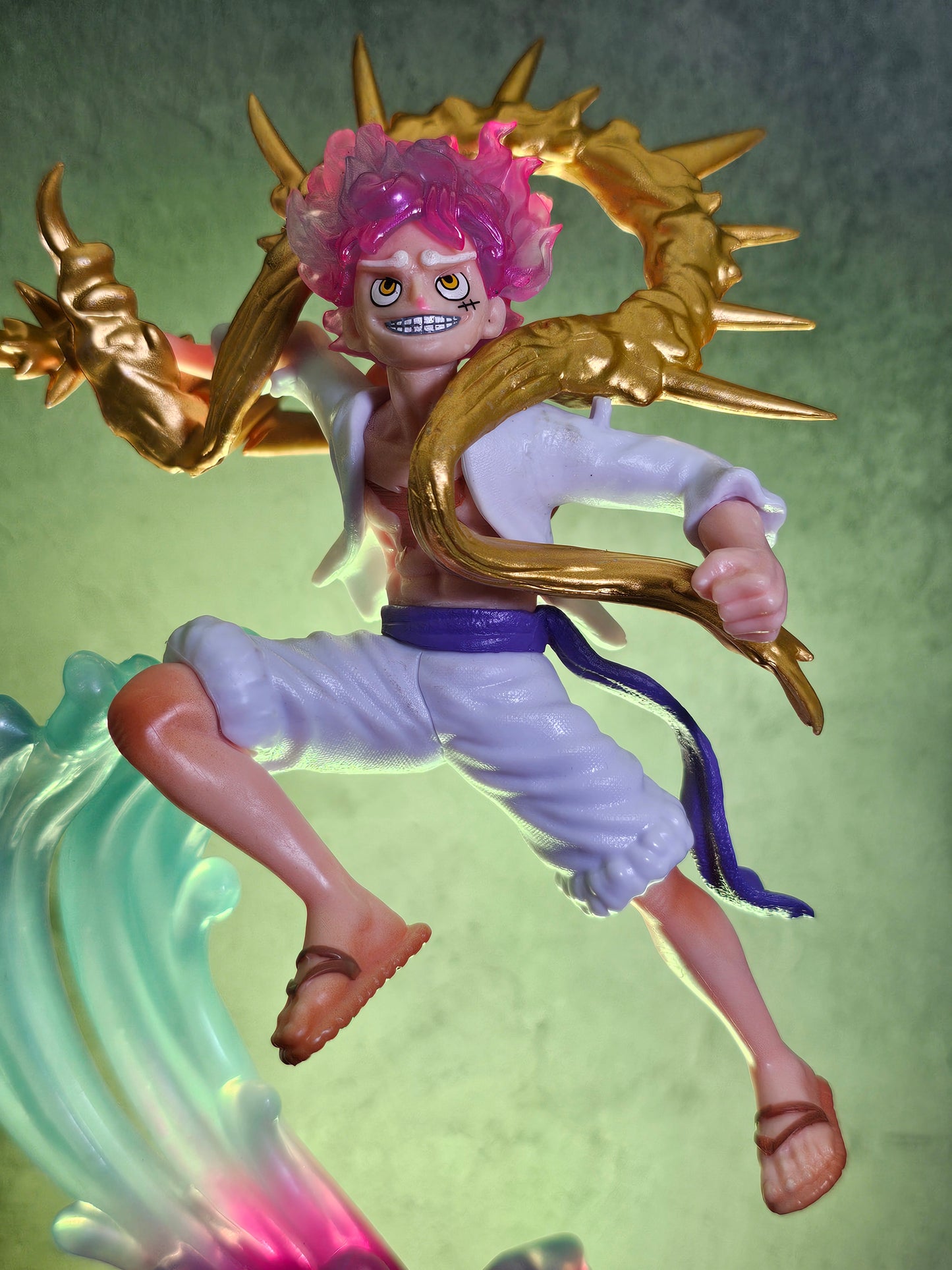 Monkey D. Luffy Gear 5 Golden Action Figure 24 Cm.