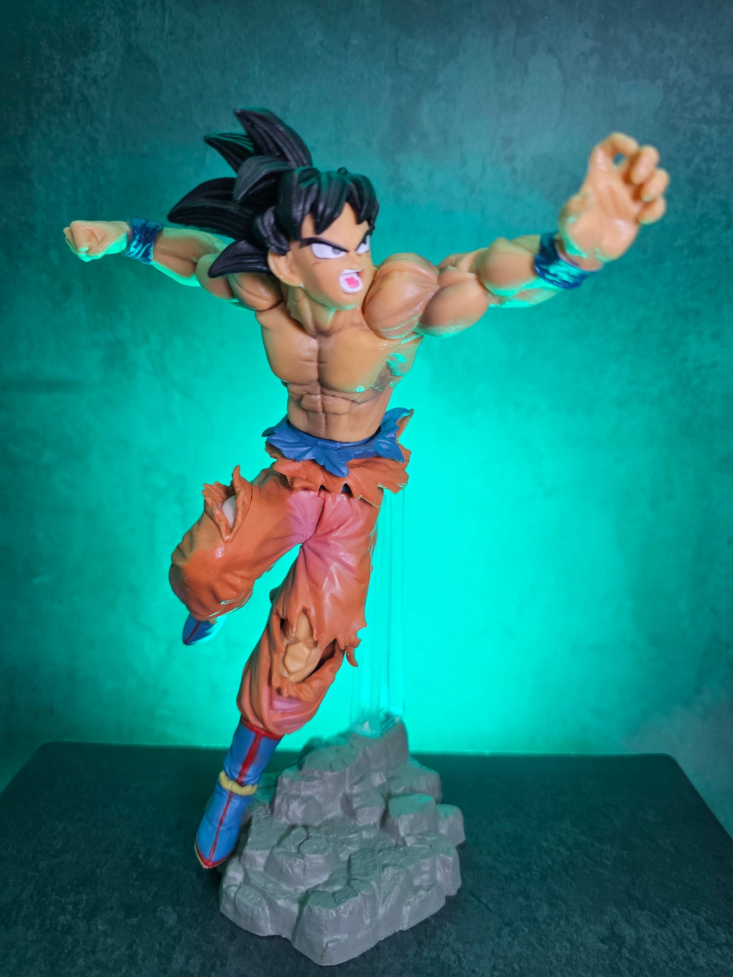 Son Goku Action Figure with Stand 22 CM