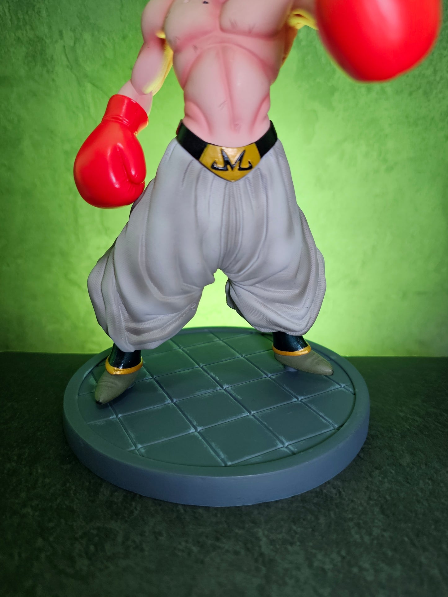 Majin Buu Boxing Action Figure with one Extra Hand 23 CM