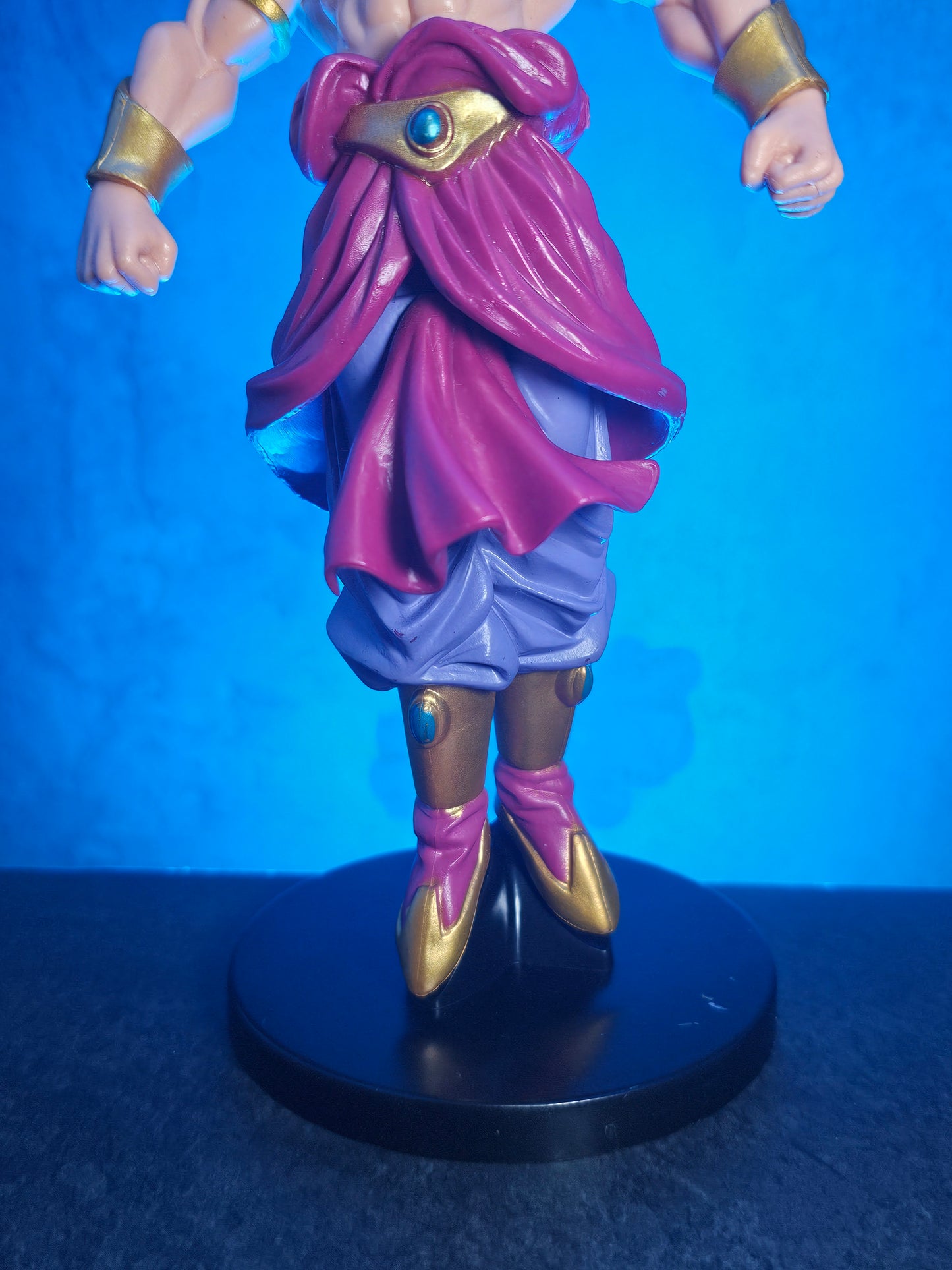 Broly Super Saiyan Blue with Stand 20 CM