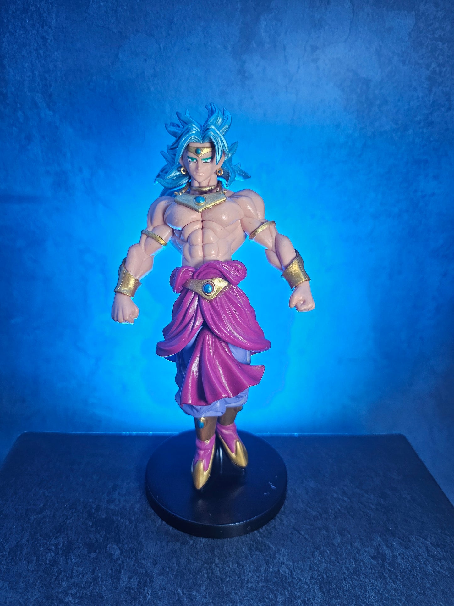Broly Super Saiyan Blue with Stand 20 CM
