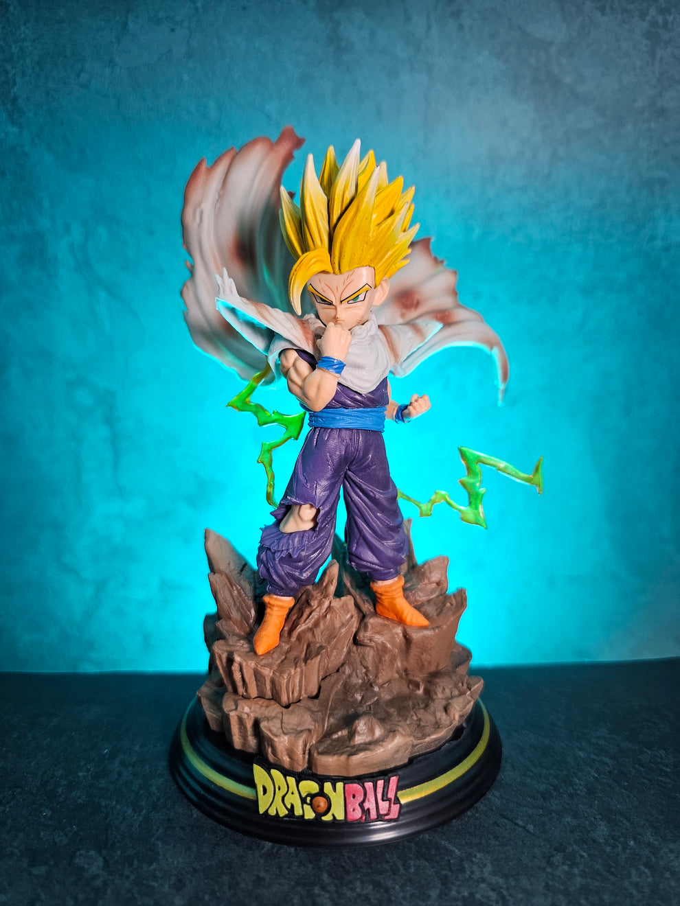 Super Saiyan Gohan Iconic Light Effect Figure 19 CM – Cybo Toys